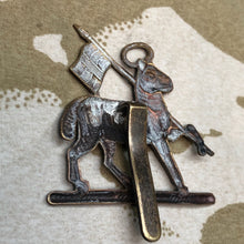 Charger l'image dans la galerie, Original British Army WW1 / WW2 Queen's Royal West Surrey Regiment Cap Badge - The Militaria Shop