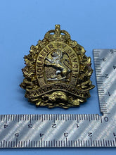 Load image into Gallery viewer, Original Canadian Army - The Regiment de St. Haycinthe Regiment Cap Badge - The Militaria Shop
