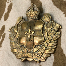 Load image into Gallery viewer, Original WW1 British Army Lincolnshire Yeomanry Regiment Cap Badge - The Militaria Shop