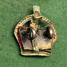 Lade das Bild in den Galerie-Viewer, Original WW1/WW2 British Army Rank Crown - The Militaria Shop