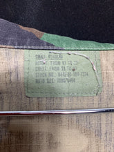 Load image into Gallery viewer, US Army Jacket Mens Woodland Camo Combat Military USA BDU Coat - 37" Chest - The Militaria Shop