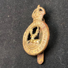 Lade das Bild in den Galerie-Viewer, Original WW2 British Army Cap Badge - Hertfordshire Regiment - The Militaria Shop