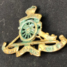 Load image into Gallery viewer, Genuine WW2 British Army Brass Cap Badge - Royal Artillery - The Militaria Shop