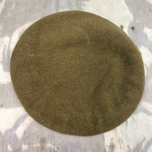 Lade das Bild in den Galerie-Viewer, Genuine British Army Beret - Guards Regiment - Size 54 - The Militaria Shop