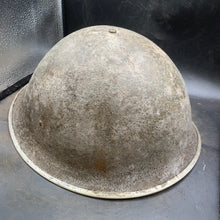 Lade das Bild in den Galerie-Viewer, Original WW2 British/Canadian Army Mk3 Turtle Combat Helmet - The Militaria Shop