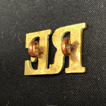 Lade das Bild in den Galerie-Viewer, Original WW1 British Army Brass Shoulder Title - Royal Engineers - The Militaria Shop