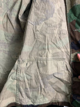 Load image into Gallery viewer, US Army Jacket Mens Woodland Camo Combat Military USA BDU Coat - 37" Chest - The Militaria Shop