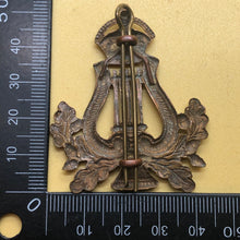 Load image into Gallery viewer, Original WW2 British Army Musicians Cap Badge - The Militaria Shop
