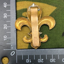 Lade das Bild in den Galerie-Viewer, Original WW1 British Cap Badge - Manchester Regiment - The Militaria Shop