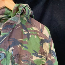 Lade das Bild in den Galerie-Viewer, Genuine British Army Surplus DPM Windproof Combat Smock - Size 180/96 - The Militaria Shop