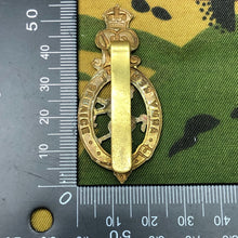 Lade das Bild in den Galerie-Viewer, Original WW1 British Cap Badge - Army Remount Service - The Militaria Shop