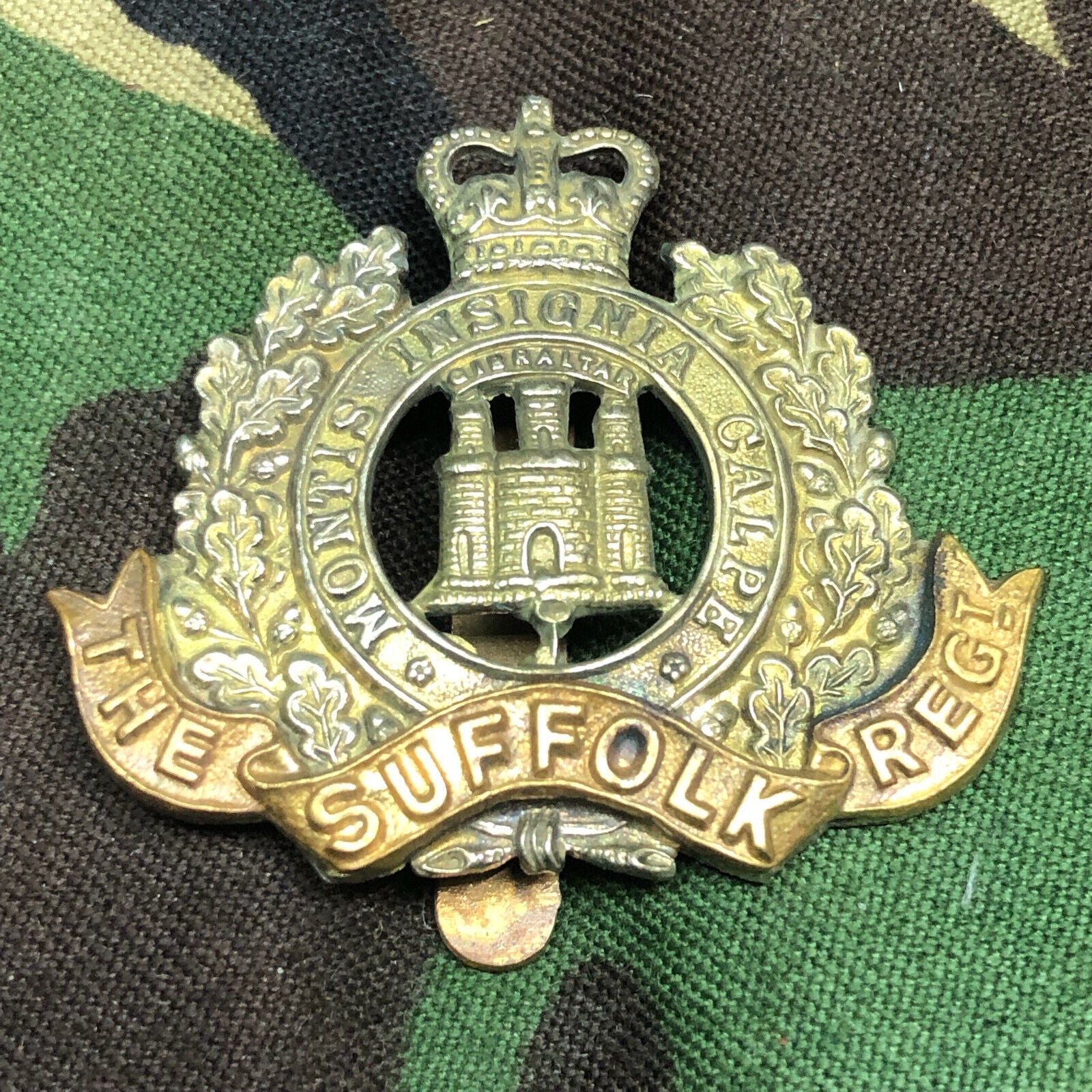 Original British Army The Suffolk Regiment Cap Badge - The Militaria Shop