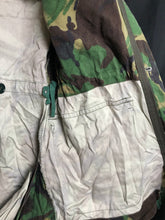 Charger l'image dans la galerie, Genuine Army Surplus British DPM Camouflaged Combat Smock Jacket - Size 180/88 - The Militaria Shop