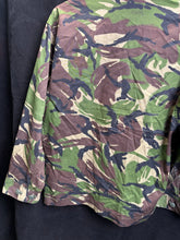 Charger l'image dans la galerie, Surplus British Army DPM Camouflaged Jacket Combat Lightweight-170/104 - The Militaria Shop