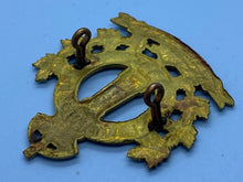 Load image into Gallery viewer, Original Canadian Army - Le Regiment of Hull Cap Badge - The Militaria Shop