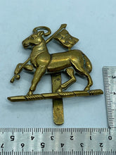 Load image into Gallery viewer, Original WW1 / WW2 Queen's Royal Regiment Cap Badge - The Militaria Shop
