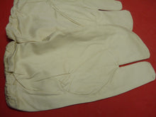 Charger l'image dans la galerie, Original WW2 British Army Gunners Winter White Gloves - Dated 1941 - The Militaria Shop