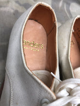 Load image into Gallery viewer, Genuine British Army Women's White Summer Shoes - WW2 Pattern - Size UK 2 L - The Militaria Shop