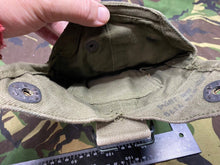 Charger l'image dans la galerie, Original British Army 1944 Pattern Waterbottle Canvas Carrier with Belt Hooks - The Militaria Shop