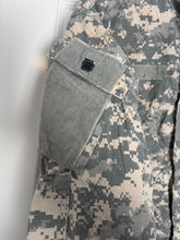 Charger l'image dans la galerie, Surplus US Army ACU Combat Uniform Jacket-Medium-Regular - The Militaria Shop
