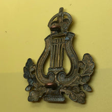 Load image into Gallery viewer, Original WW2 British Army Cap Badge - Bandsman Proficiency in Music - The Militaria Shop