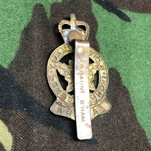 Load image into Gallery viewer, Original Canadian Army Royal Montreal Regiment Beret / Cap Badge - The Militaria Shop