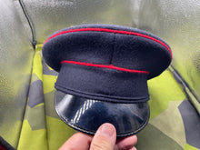 Lade das Bild in den Galerie-Viewer, Original British Army Royal Engineers Peaked Cap - Size 57cm Approx - The Militaria Shop