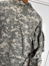 Charger l'image dans la galerie, Surplus US Army ACU Combat Uniform Jacket-Medium X Long - The Militaria Shop