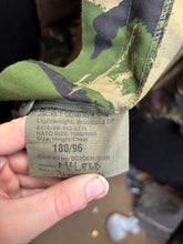 Charger l'image dans la galerie, Surplus British Army DPM Camouflaged Jacket Combat Lightweight - Size 180/96 - The Militaria Shop