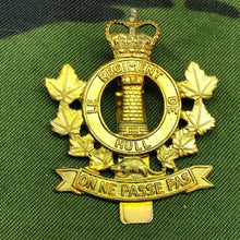 Load image into Gallery viewer, Genuine Canadian Army Brass Cap Badge - Régiment de Hull - The Militaria Shop