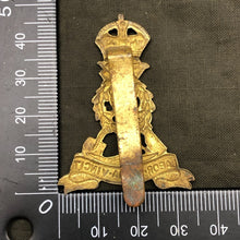 Charger l'image dans la galerie, Original British Army Cap/Beret Badge - Labour Corps - The Militaria Shop