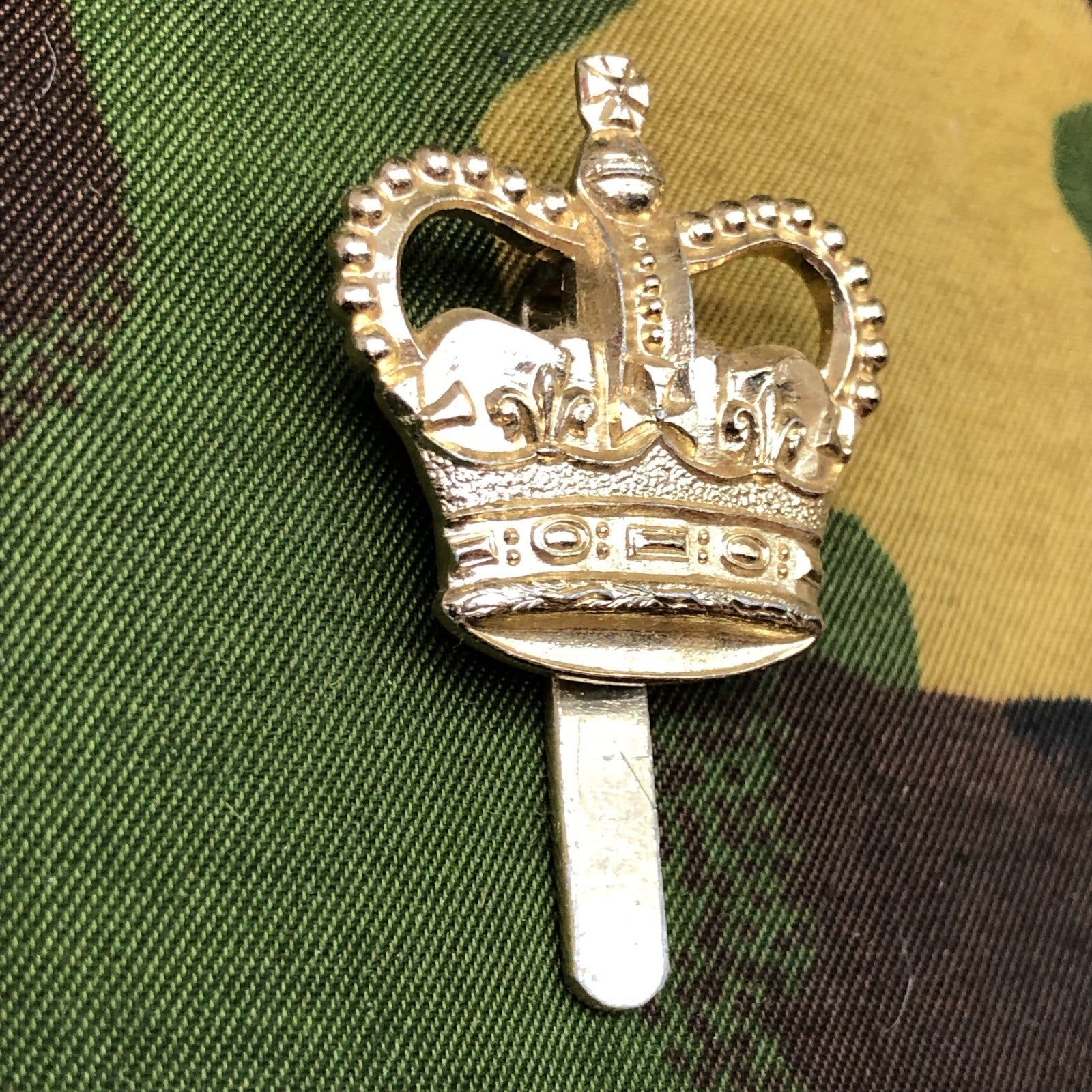 Original British Staybrite Army Cap Badge Ministry of Defence Civilian Employee - The Militaria Shop