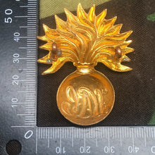 Load image into Gallery viewer, Original WW2 British Army Cap Badge - Honourable Artillery Company - The Militaria Shop
