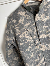 Charger l'image dans la galerie, Surplus US Army ACU Combat Uniform Jacket-Medium Regular - The Militaria Shop