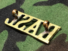 Lade das Bild in den Galerie-Viewer, Original WW2 British Army Brass Shoulder Title - RASC Army Service Corps - The Militaria Shop