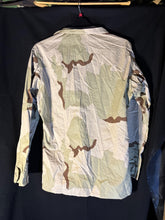 Charger l'image dans la galerie, Gulf War US Army DCU Camouflaged Combat Field Coat/Jacket - Medium/Long - The Militaria Shop