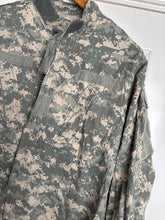 Lade das Bild in den Galerie-Viewer, Surplus US Army ACU Combat Uniform Jacket-Small Regular - The Militaria Shop