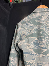 Load image into Gallery viewer, US Air Force Issue Tiger Stripe Camouflage Shirt - 37" Chest - The Militaria Shop