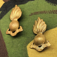 Load image into Gallery viewer, Original WW2 British Army Collar Badges - Royal Artillery - The Militaria Shop