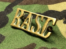 Lade das Bild in den Galerie-Viewer, Original WW2 British Army Brass Shoulder Title - RASC Army Service Corps - The Militaria Shop