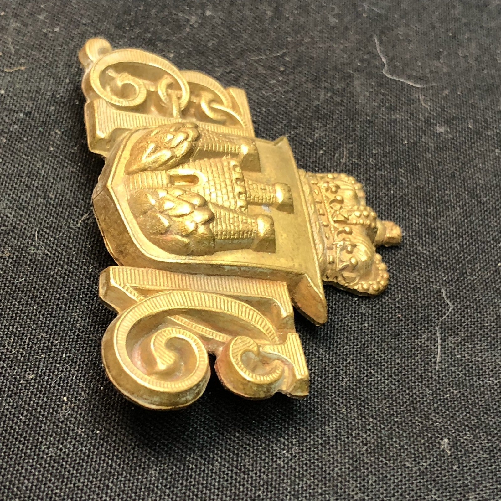 British Army Brass Cap Badge - 1st City of Edinburgh Artillery Volunteers - The Militaria Shop