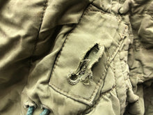 Lade das Bild in den Galerie-Viewer, Original Korean War Era British Army Middle Parka Detatchable Hood - The Militaria Shop