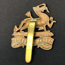 Load image into Gallery viewer, Original WW1 / WW2 Royal Berkshire Regiment Cap Badge - The Militaria Shop