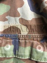 Load image into Gallery viewer, US Army Jacket Mens Woodland Camo Combat Military USA BDU Overshirt - 44" Chest - The Militaria Shop