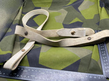 Charger l'image dans la galerie, Original British Army Buff White Leather Sword Hangers / Drum Hangers ? - The Militaria Shop