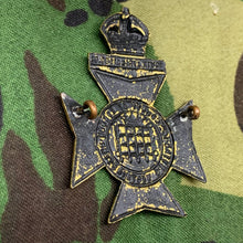 Load image into Gallery viewer, Original WW1 British Army 16th Battalion Queen's Westminster Rifles Cap Badge - The Militaria Shop