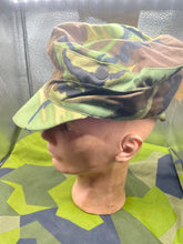 Charger l'image dans la galerie, Original British Army 68 Pattern Cold Weather DPM Combat Camouflage - Size 6 5/8 - The Militaria Shop