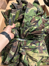 Lade das Bild in den Galerie-Viewer, 10 x British Army DPM Combat Jacket - Bulk Surplus Job Lot Camo Shirt Bundle - The Militaria Shop