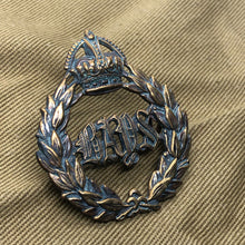 Charger l'image dans la galerie, Original WW1/WW2 British Army 2nd Dragoon Guards (Queen's Bays) Cap Badge - The Militaria Shop
