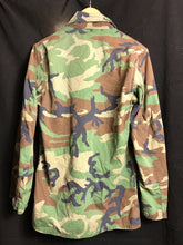 Load image into Gallery viewer, US Army Jacket Mens Woodland Camo Combat Military USA BDU Overshirt - 44" Chest - The Militaria Shop